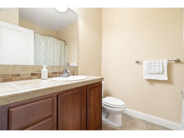 12105 Se HIGH CREEK Rd, Happy Valley, OR 97086