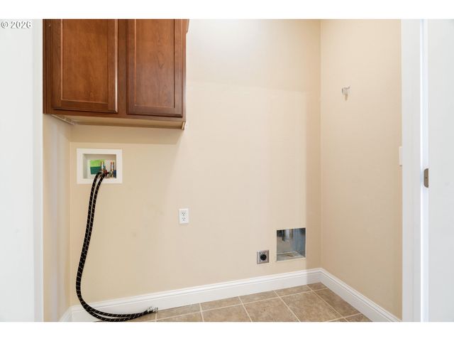 12105 Se HIGH CREEK Rd, Happy Valley, OR 97086