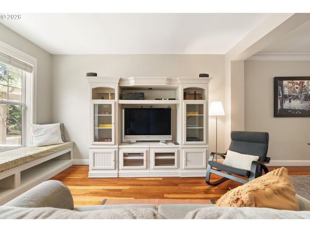 12105 Se HIGH CREEK Rd, Happy Valley, OR 97086