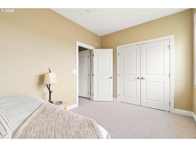 12105 Se HIGH CREEK Rd, Happy Valley, OR 97086