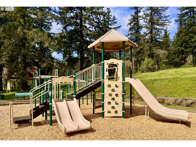 12105 Se HIGH CREEK Rd, Happy Valley, OR 97086