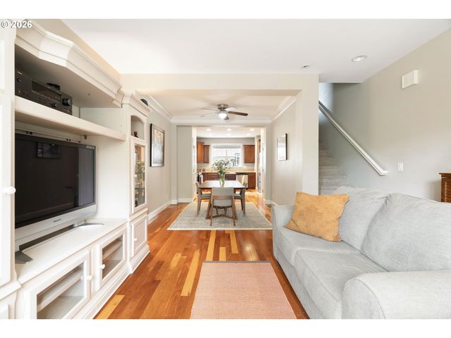 12105 Se HIGH CREEK Rd, Happy Valley, OR 97086