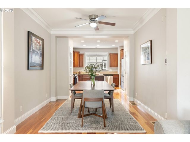 12105 Se HIGH CREEK Rd, Happy Valley, OR 97086