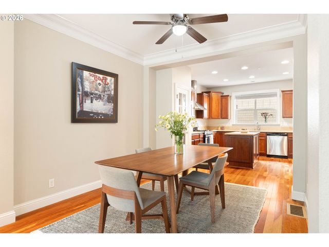 12105 Se HIGH CREEK Rd, Happy Valley, OR 97086