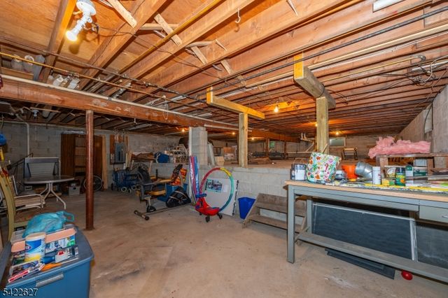 207 Deerlea Ln, Rockaway Twp., NJ 07005