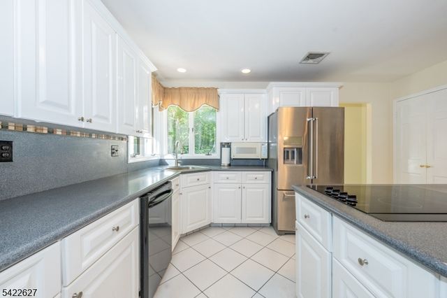 207 Deerlea Ln, Rockaway Twp., NJ 07005