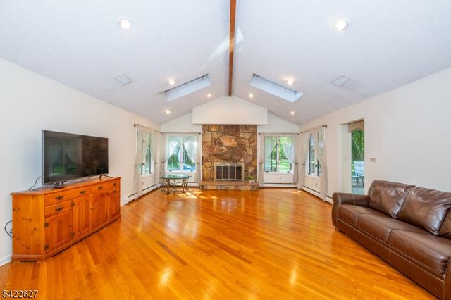 207 Deerlea Ln, Rockaway Twp., NJ 07005