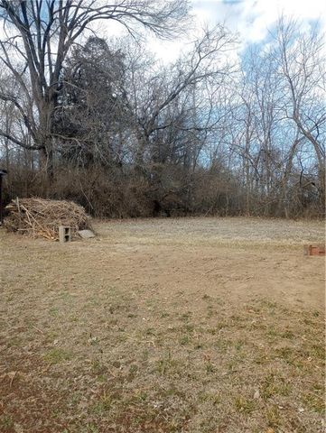 8840 E Wilson Road, Independence, MO 64053