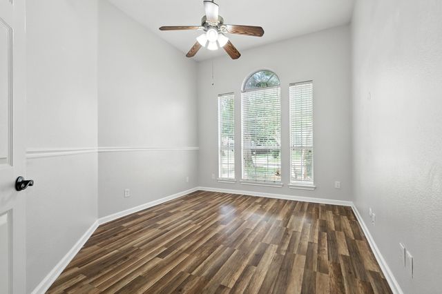 8909 Edinburgh Lane, Rowlett, TX 75089