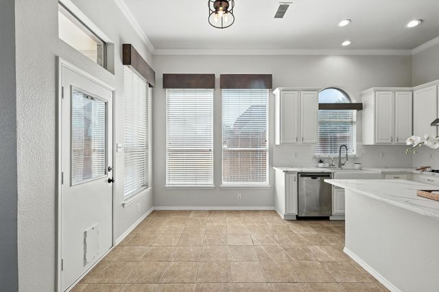 8909 Edinburgh Lane, Rowlett, TX 75089