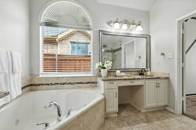 8909 Edinburgh Lane, Rowlett, TX 75089