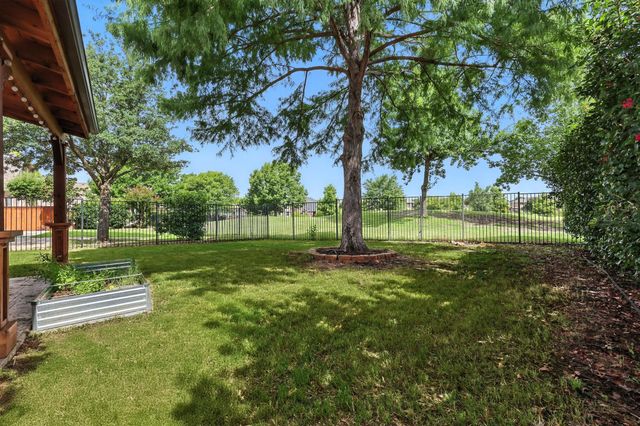 8909 Edinburgh Lane, Rowlett, TX 75089