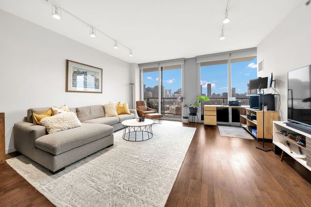 910 W HURON Street 1010, Chicago, IL 60642