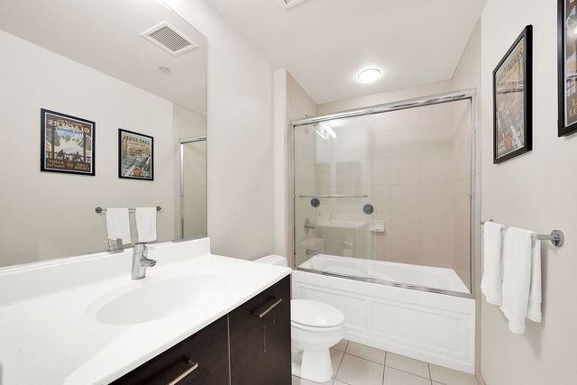 910 W HURON Street 1010, Chicago, IL 60642