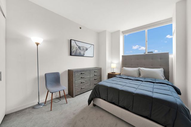 910 W HURON Street 1010, Chicago, IL 60642