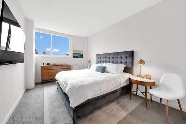 910 W HURON Street 1010, Chicago, IL 60642