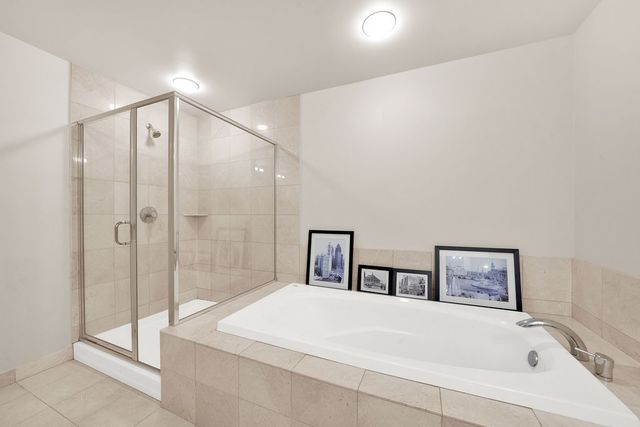 910 W HURON Street 1010, Chicago, IL 60642