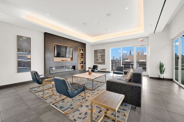 910 W HURON Street 1010, Chicago, IL 60642