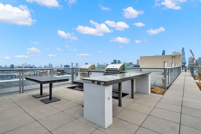 910 W HURON Street 1010, Chicago, IL 60642