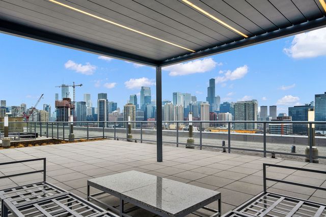 910 W HURON Street 1010, Chicago, IL 60642