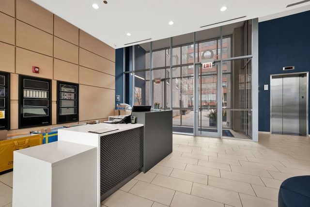 910 W HURON Street 1010, Chicago, IL 60642