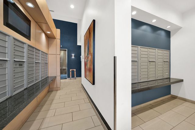 910 W HURON Street 1010, Chicago, IL 60642