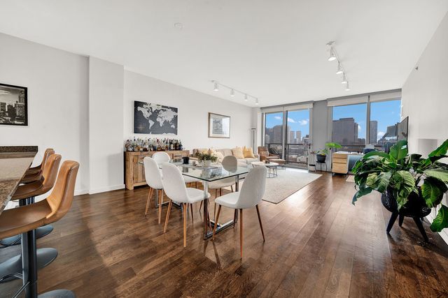 910 W HURON Street 1010, Chicago, IL 60642