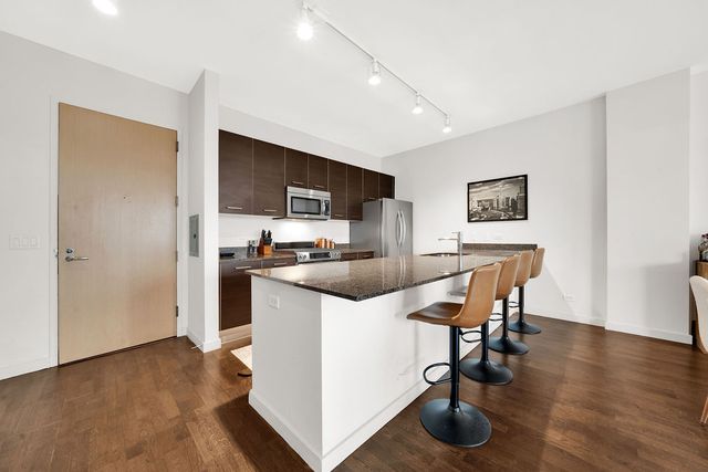 910 W HURON Street 1010, Chicago, IL 60642