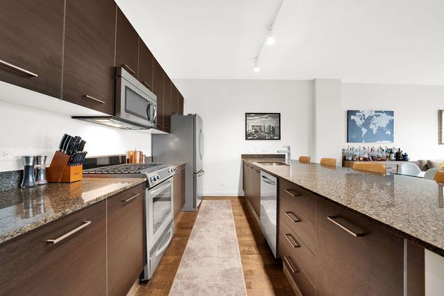 910 W HURON Street 1010, Chicago, IL 60642