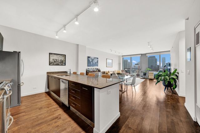 910 W HURON Street 1010, Chicago, IL 60642