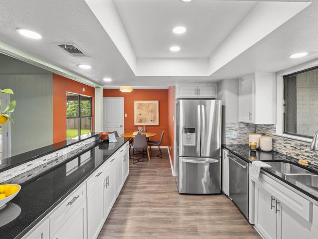 8809 Collingwood DR, Austin, TX 78748