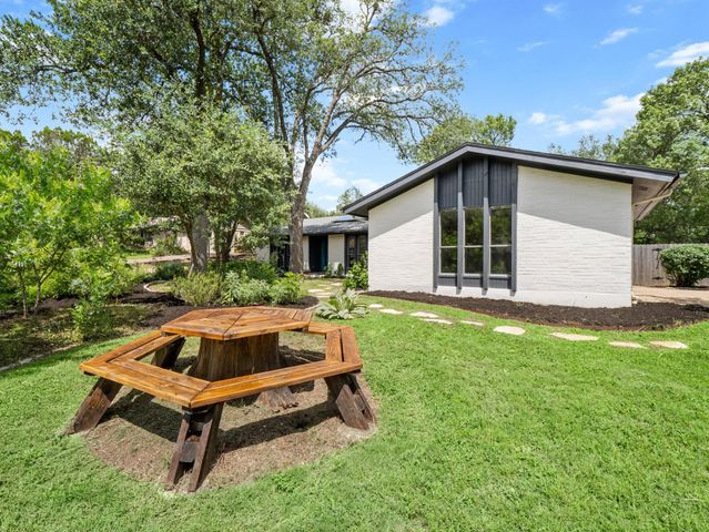 8809 Collingwood DR, Austin, TX 78748