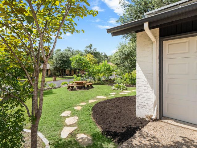 8809 Collingwood DR, Austin, TX 78748