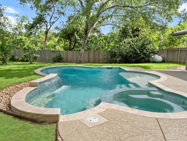 8809 Collingwood DR, Austin, TX 78748