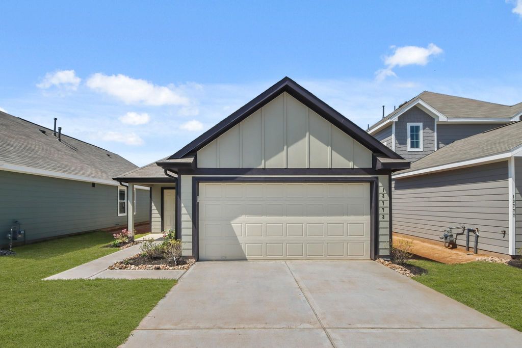 13773 Sunshine Peak Drive, Willis, TX 77318