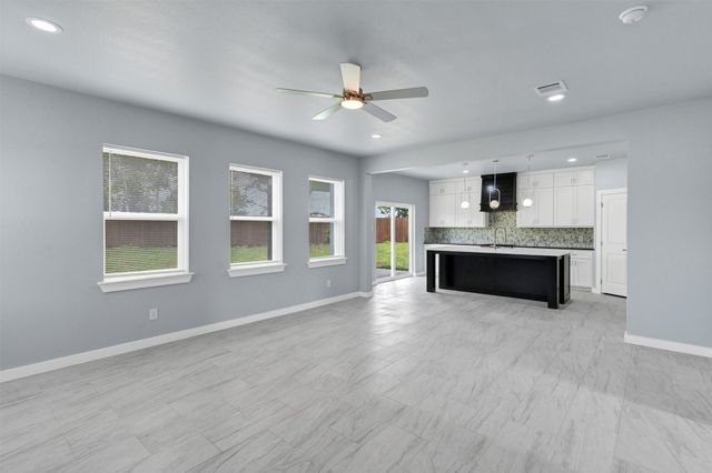 588 Highview Court, Godley, TX 76044