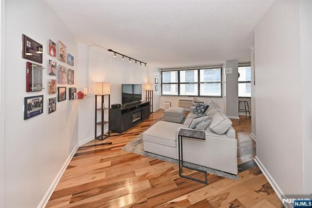 7004 Boulevard East 1B, Guttenberg, NJ 07093