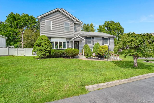 8 Hampton Road, Poughkeepsie, NY 12603