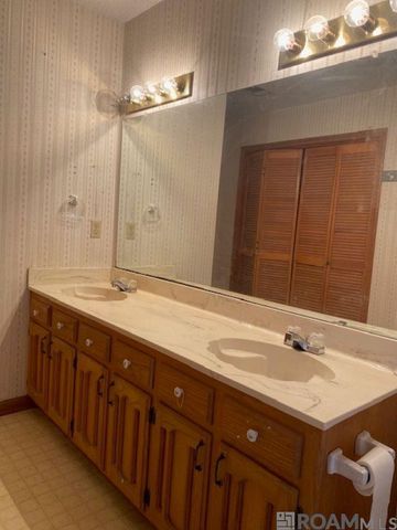 12479 Sullivan Ln, Clinton, LA 70722