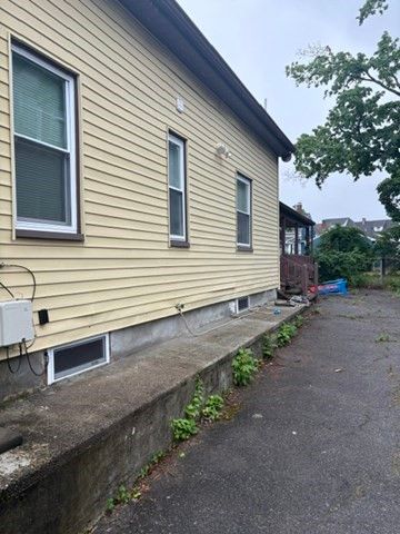 27 Barnum St, Taunton, MA 02790