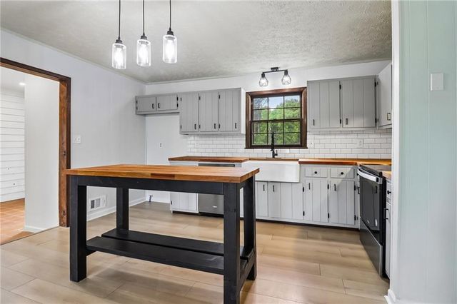 556 Hitchcock Road, Dallas, GA 30157