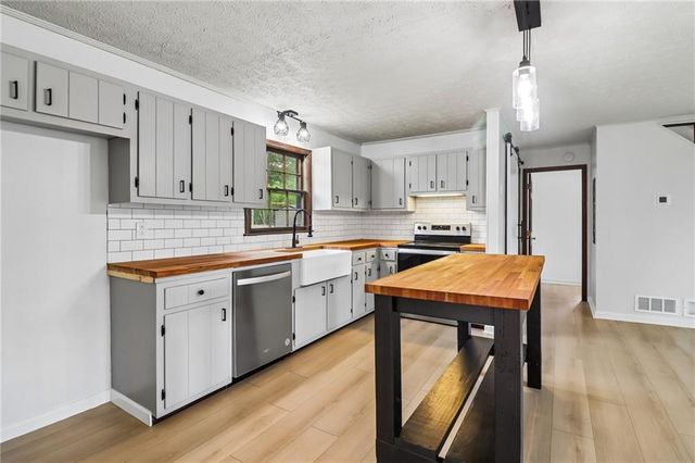 556 Hitchcock Road, Dallas, GA 30157