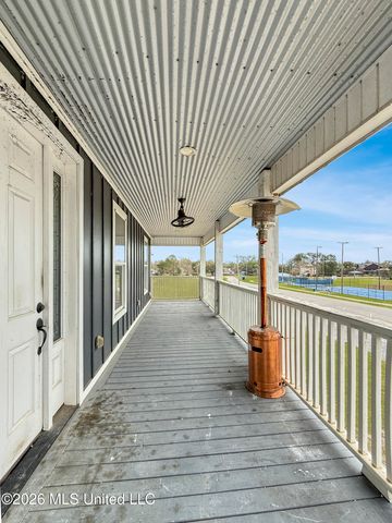 10501 Pin Oak Drive, Biloxi, MS 39532