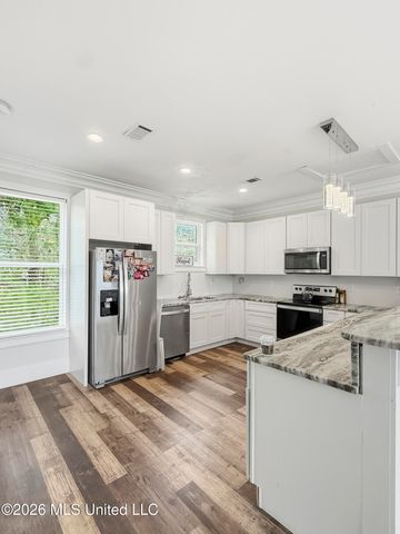 10501 Pin Oak Drive, Biloxi, MS 39532