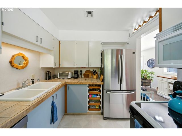 1009 COLLEGE St, Milton Freewater, OR 97862