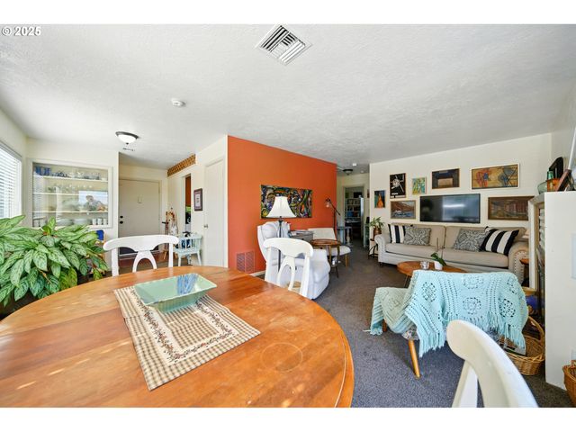 1009 COLLEGE St, Milton Freewater, OR 97862