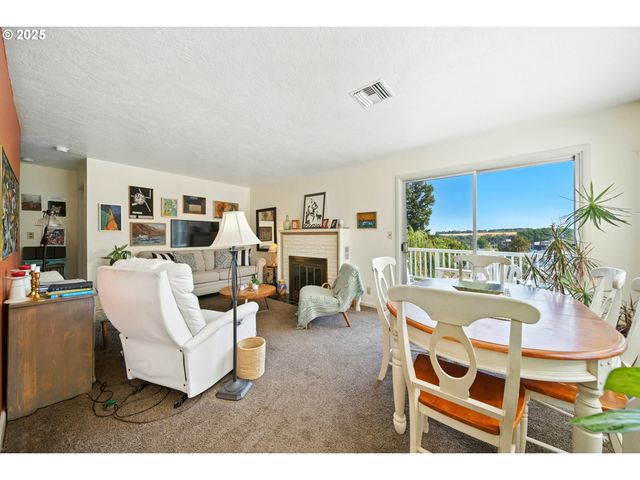 1009 COLLEGE St, Milton Freewater, OR 97862