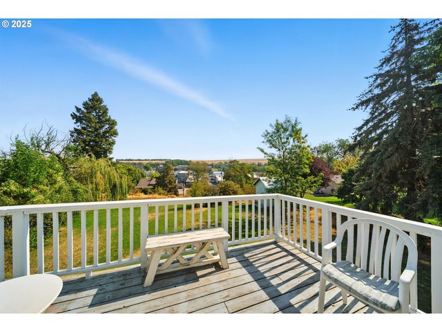 1009 COLLEGE St, Milton Freewater, OR 97862