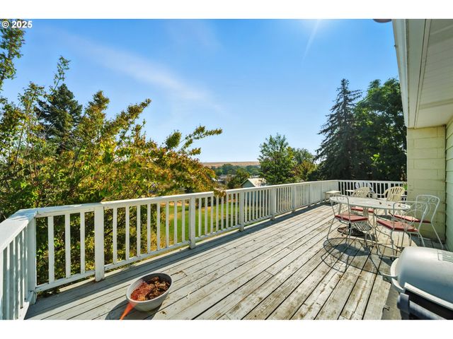 1009 COLLEGE St, Milton Freewater, OR 97862