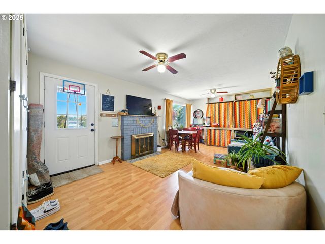 1009 COLLEGE St, Milton Freewater, OR 97862